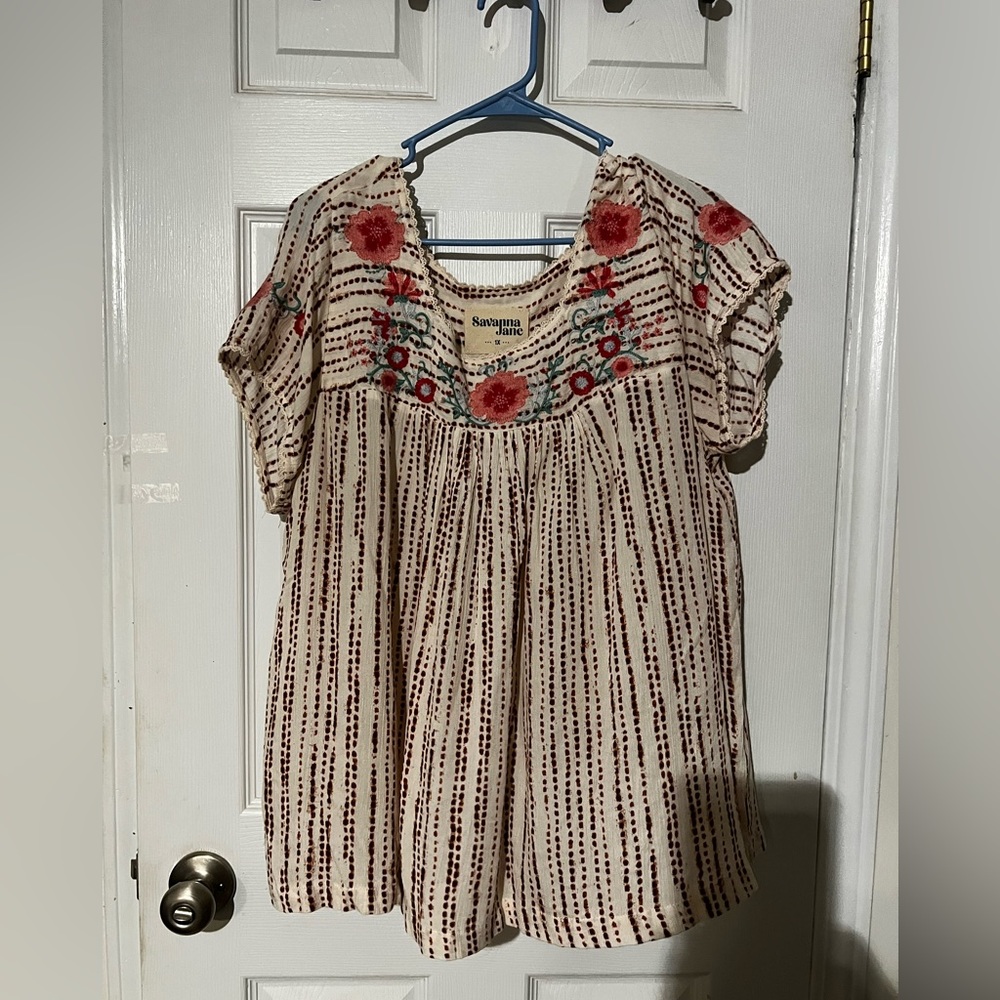 Cute Savanna Jane top size 1x. Sort of capped sleeve. Like new. I